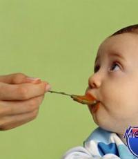 How to teach a child to eat with a spoon on his own?