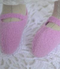 How to make shoes for a doll